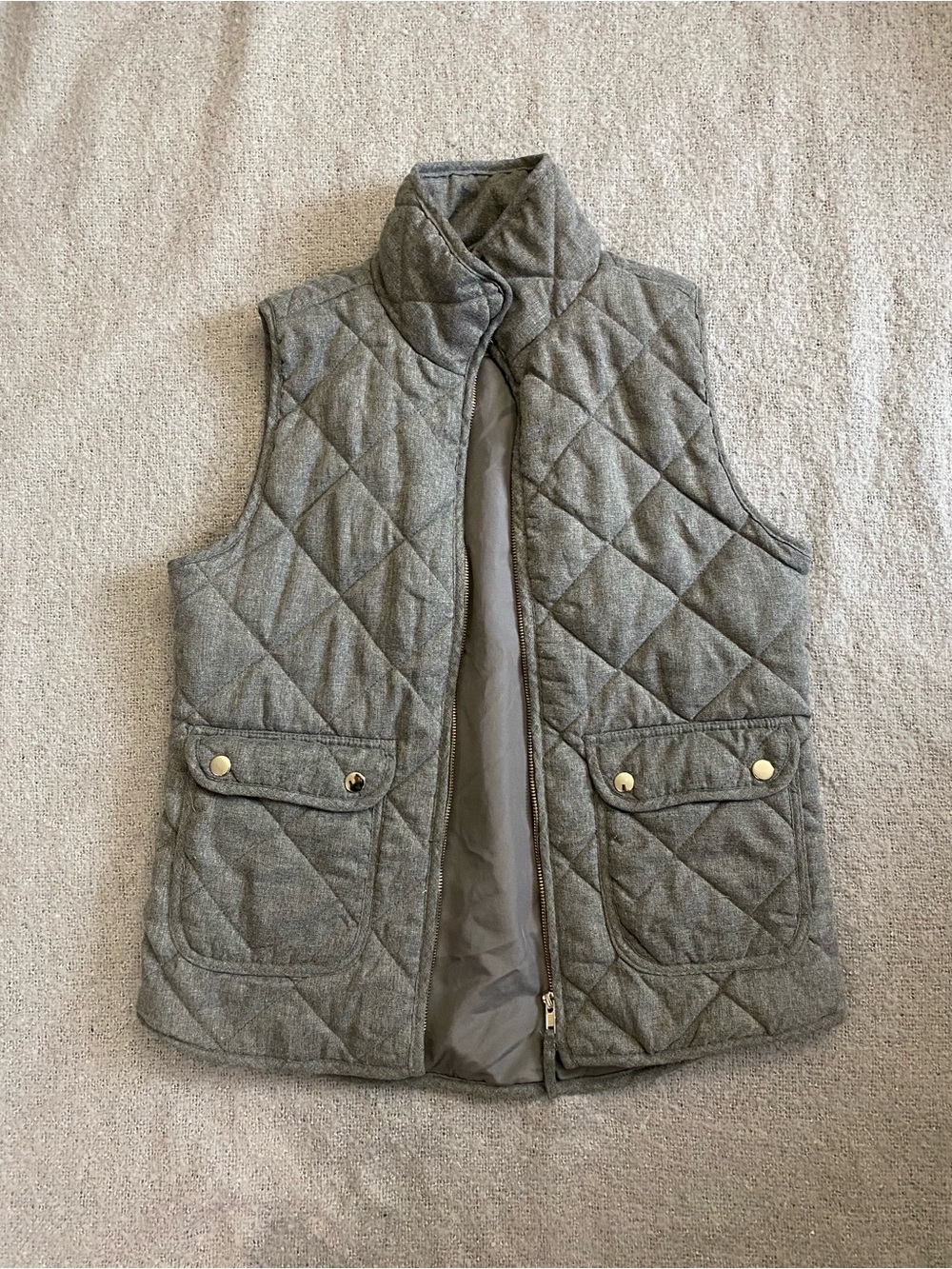 Thread & Supply Quilted Gray Sleeveless Puffer Vest with Gold Snaps